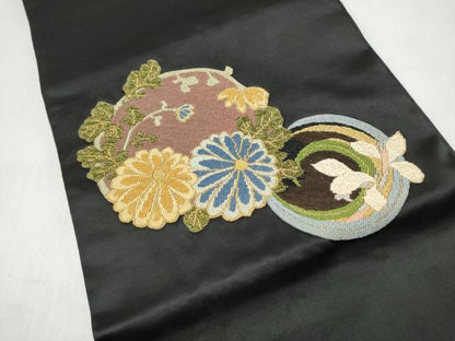平和屋着物●アンティーク　大正ロマン　絽刺し　区限刺繍　草花丸文　黒地　金銀糸　正絹　逸品　CABJ8606hy