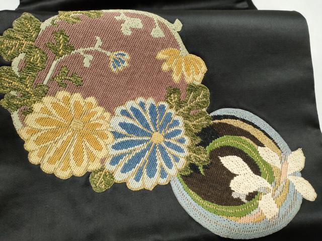 平和屋着物●アンティーク　大正ロマン　絽刺し　区限刺繍　草花丸文　黒地　金銀糸　正絹　逸品　CABJ8606hy
