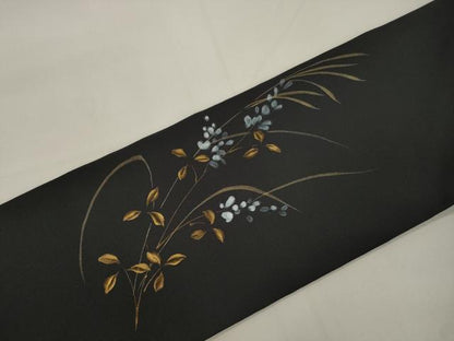 平和屋着物●塩瀬　九寸名古屋帯　手描き　草木文　黒地　金彩　正絹　逸品　CABJ9554dy