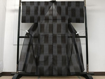 平和屋着物＊夏物　夏大島　幾何学文　黒地　正絹　逸品　CABJ9870xi