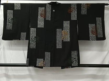 平和屋着物＃羽織　寿光織　色紙草花文　黒地　金銀糸　正絹　逸品　CABK0030ua