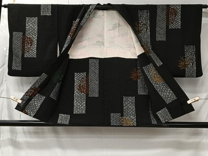 平和屋着物＃羽織　寿光織　色紙草花文　黒地　金銀糸　正絹　逸品　CABK0030ua