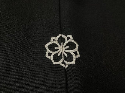平和屋着物＃羽織　寿光織　色紙草花文　黒地　金銀糸　正絹　逸品　CABK0030ua