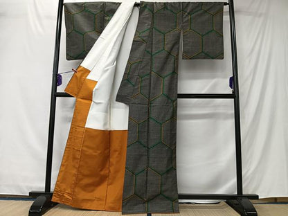 平和屋着物■本場大島紬　7マルキ　亀甲文　正絹　逸品　CABK0165ua