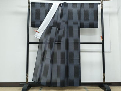 平和屋着物＊夏物　本場大島紬　夏大島　9マルキ　短冊文　正絹　逸品　CABK0411th