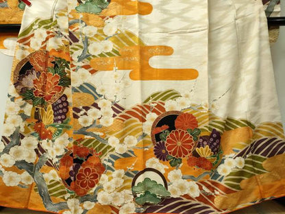 平和屋着物■豪華振袖　駒刺繍　花蝶丸文　金彩　正絹　逸品　CABK0984ou