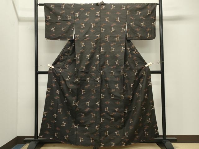 平和屋着物●国指定重要無形文化財　本場久米島紬　手織　正絹　逸品　CABK2051gh