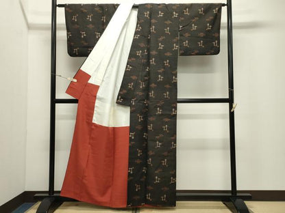 平和屋着物●国指定重要無形文化財　本場久米島紬　手織　正絹　逸品　CABK2051gh