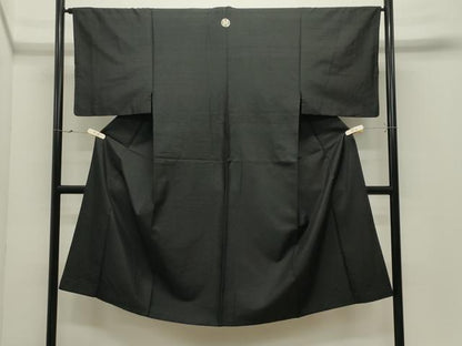 平和屋着物●男性　黒紋付　紬地　正絹　逸品　CABK2162gh