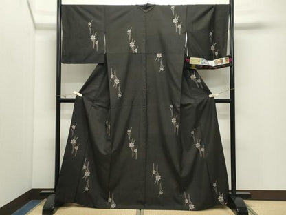 平和屋着物●本場大島紬　泥染め　総絣　地空き　草花文　前田紬工芸謹製　証紙付き　正絹　逸品　CABK2602gh