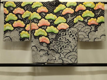 平和屋着物＃本疋田絞り　羽織　立波枝松文　黒地　正絹　逸品　CABK3363in