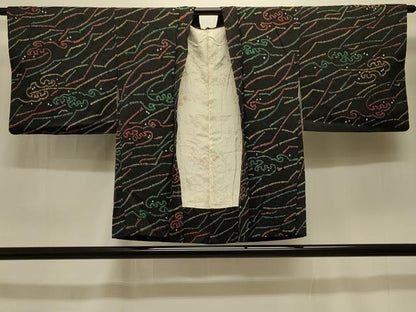平和屋着物＃羽織 総絞り 立波幾何学文様 黒地 正絹 逸品 未使用 CABK3399in