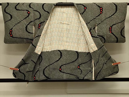 平和屋着物＃道行コート　総絞り　流水文　黒地　正絹　逸品　CABK3455in