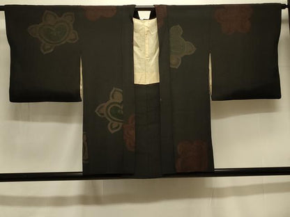 平和屋着物＃羽織 草花文 黒地 正絹 逸品 CABK3581in