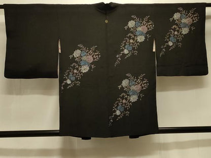 平和屋着物＃羽織 草花文 黒地 銀彩 正絹 逸品 CABK3584in