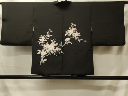 平和屋着物＃羽織 手描き 枝花文 黒地 正絹 逸品 CABK3596in