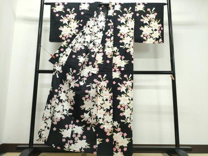 平和屋着物∴夏物　浴衣　百合　舞桜　黒地　綿　逸品　CABK5205ng