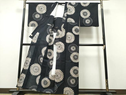 平和屋着物∴夏物　浴衣　注染　手縫い　舞花文　黒地　綿　逸品　CABK5508ng