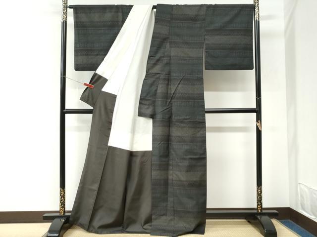 平和屋着物●本場大島紬　9マルキ　横段吉祥文　正絹　逸品　CABK7243yc