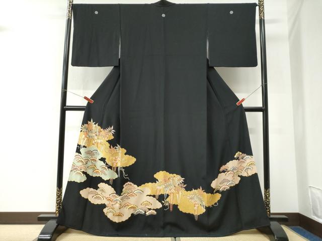 平和屋着物●豪華黒留袖　駒刺繍　雲取り花松文　金彩　正絹　逸品　CABK7354yc