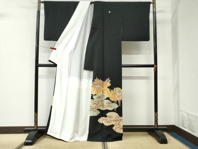 平和屋着物●豪華黒留袖　駒刺繍　雲取り花松文　金彩　正絹　逸品　CABK7354yc