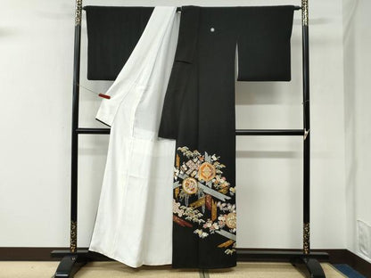 平和屋着物●創業460年・千總　黒留袖　駒刺繍　双鶴宝尽くし花松文　金彩　正絹　逸品　CABK7454yc