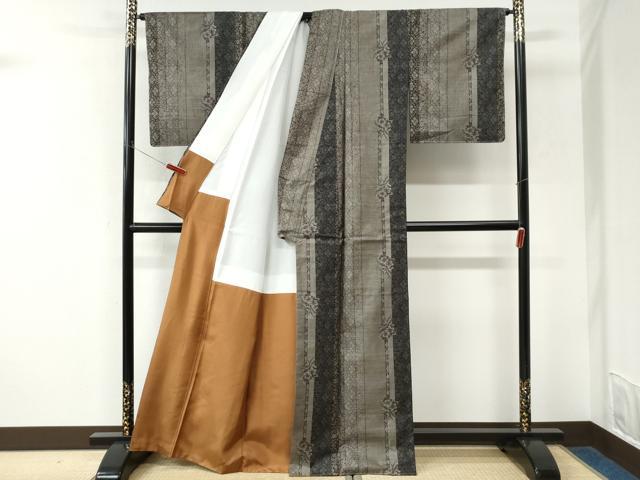 平和屋着物●本場大島紬　9マルキ　花唐草文　正絹　逸品　CABK7463yc