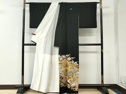 平和屋着物●豪華黒留袖　駒刺繍　吉祥草花文　金彩　正絹　逸品　CABK7489yc