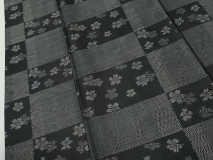 平和屋着物●本場大島紬　変わり市松舞花文　ほていや扱い　正絹　逸品　CABK7520yc