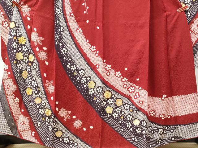 平和屋着物●豪華振袖　駒刺繍　刺繍　舞花文　金通し地　鈴乃屋扱い　正絹　逸品　CABK7594yc