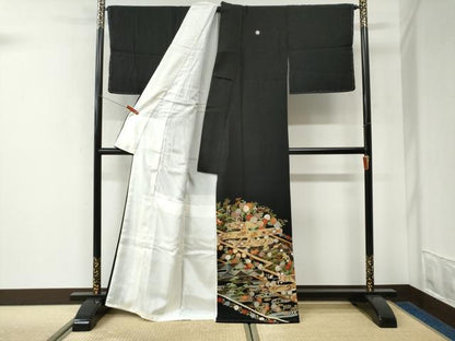 平和屋着物●豪華黒留袖　駒刺繍　霞吉祥花唐草文　金彩　大丸扱い　正絹　逸品　未使用　CABK7632yc