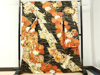 平和屋着物●豪華振袖　駒刺繍　鼓牡丹花文　黒地　金彩　正絹　逸品　CABK7640yc