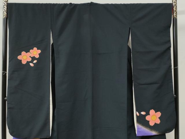 平和屋着物●振袖　背抜き仕立て　舞桜文　黒地　金彩　洗える着物　CABK7645yc