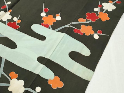 平和屋本店●アンティーク　大正ロマン　振袖　駒刺繍　立波飛鶴檜扇松竹梅花文　黒地　金彩　正絹　逸品　CABK7697yc