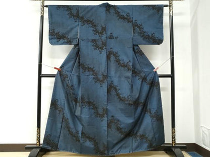 平和屋着物●本場大島紬　9マルキ　草花シルエット　正絹　逸品　未使用　CABK7799yc