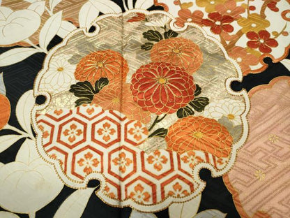 平和屋着物●豪華振袖　駒刺繍　雪輪枝花文　黒地　金彩　正絹　逸品　CABK8195ut
