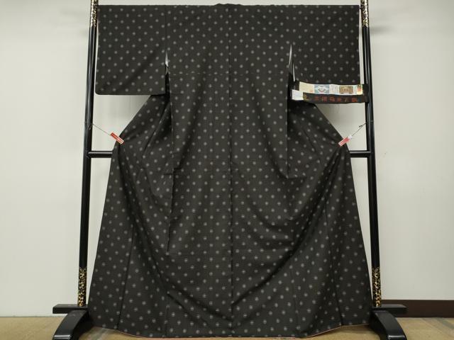 平和屋着物●本場大島紬　幾何学文様　地空き　前田紬工芸謹製　やまと誂製　証紙付き　正絹　逸品　CABK8345ut