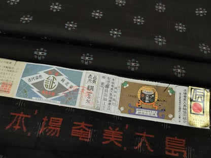平和屋着物●本場大島紬　幾何学文様　地空き　前田紬工芸謹製　やまと誂製　証紙付き　正絹　逸品　CABK8345ut