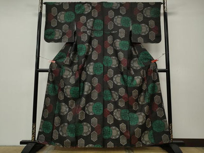平和屋着物▼本場大島紬　絵皿亀甲花文　正絹　逸品　CABK8371ut