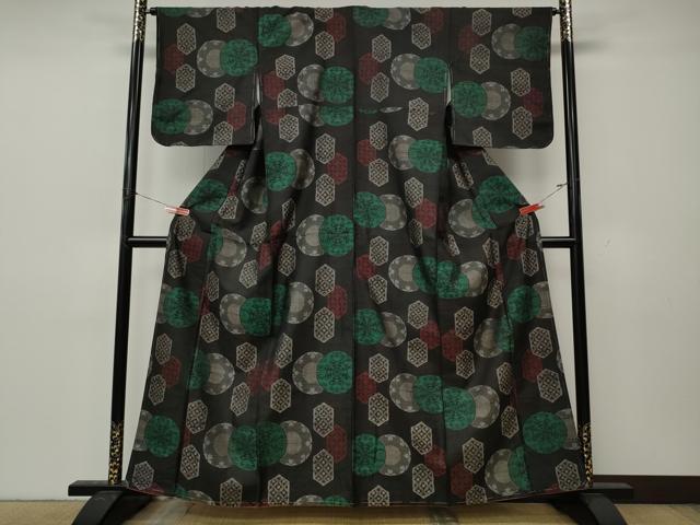 平和屋着物▼本場大島紬　絵皿亀甲花文　正絹　逸品　CABK8371ut