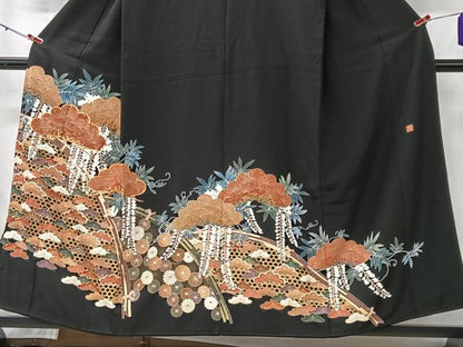 平和屋着物■豪華黒留袖　作家物　駒刺繍　枝松文　金彩　正絹　逸品　CABK9692xe