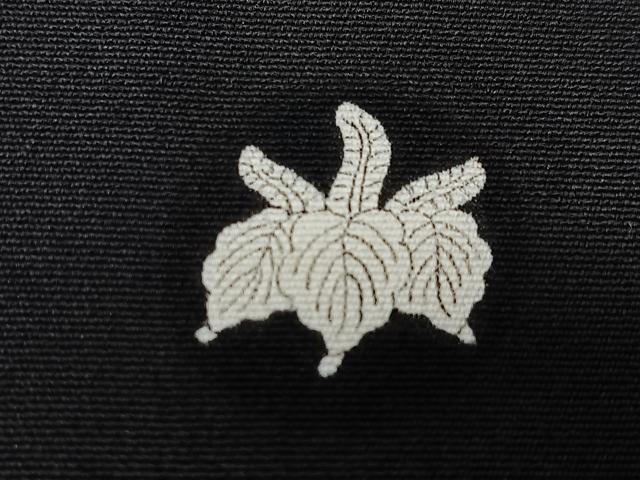 平和屋着物■豪華黒留袖　駒刺繍　松皮菱草花文　金彩　正絹　逸品　CABK9698xe