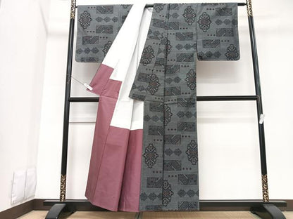 平和屋着物■本場大島紬　幾何学文様　正絹　逸品　未使用　CABK9833xe