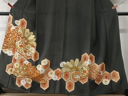 平和屋着物■豪華黒留袖　駒刺繍　亀甲花松文　金彩　正絹　逸品　CABK9870xe