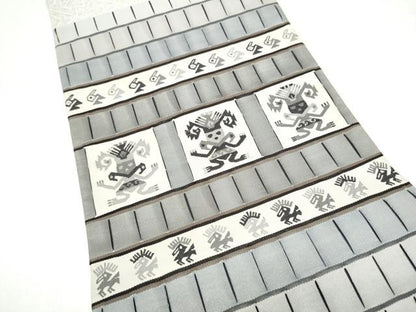 平和屋着物●太鼓柄袋帯　神人文様綴織　銀通し地　正絹　逸品　CABL0840hy