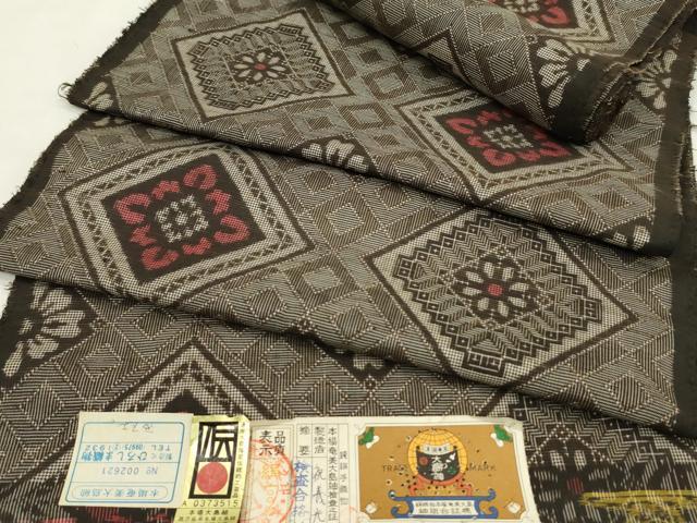 平和屋着物●本場大島紬　龍郷絣　反物　菱花文　祝義光作　証紙付き　着尺　逸品　未使用　CABL2411ju