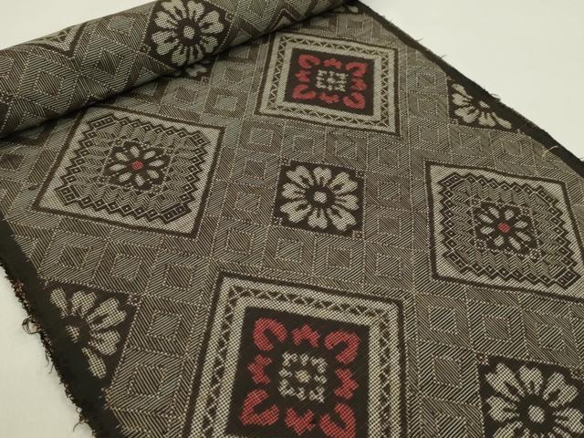 平和屋着物●本場大島紬　龍郷絣　反物　菱花文　祝義光作　証紙付き　着尺　逸品　未使用　CABL2411ju