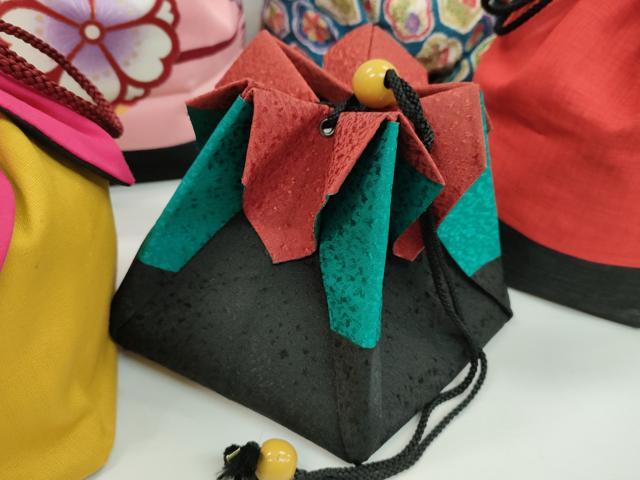 平和屋着物▼和装小物　和装バッグ　巾着まとめて５点　吉祥花文　モダン　縮緬　紬地　金彩　浴衣　袴　逸品　CABL2430ju