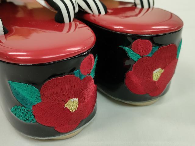 平和屋着物▼和装小物　和装草履　厚底草履　刺繍　椿　ストライプ　縞　赤×黒　逸品　CABL2482ju