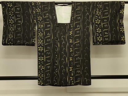 平和屋着物＃道行コート　ろうけつ染め　花間道　黒地　正絹　逸品　CABL2841in